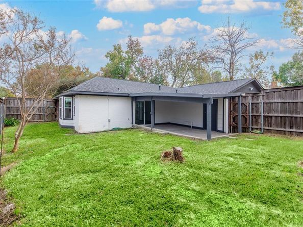 725  Middle Glen Drive , Garland Texas 75043