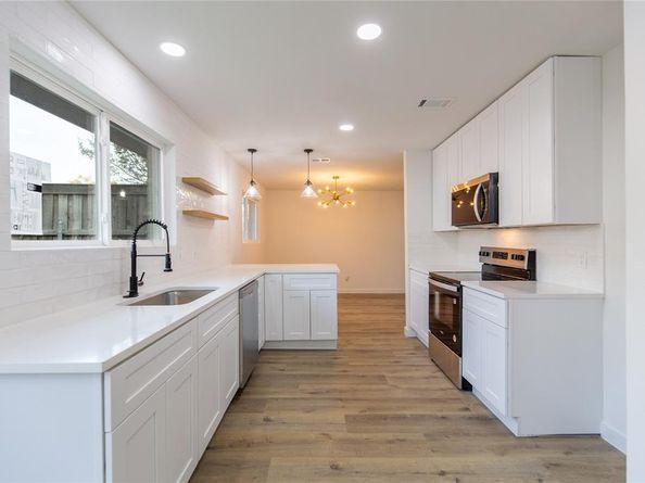 725  Middle Glen Drive , Garland Texas 75043