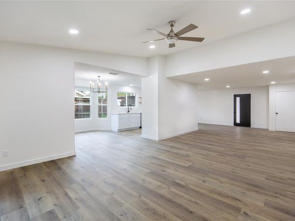 725  Middle Glen Drive , Garland Texas 75043