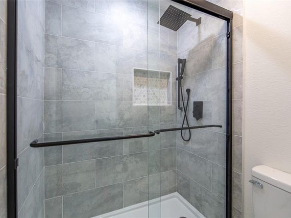 725  Middle Glen Drive , Garland Texas 75043