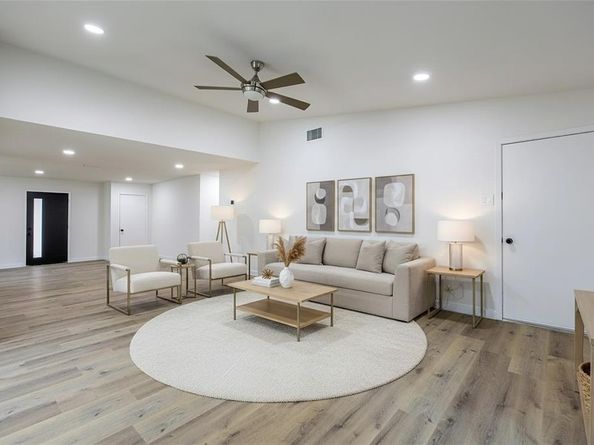 725  Middle Glen Drive , Garland Texas 75043