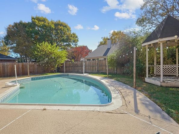 331  Hopewell Street , Grand Prairie Texas 75052