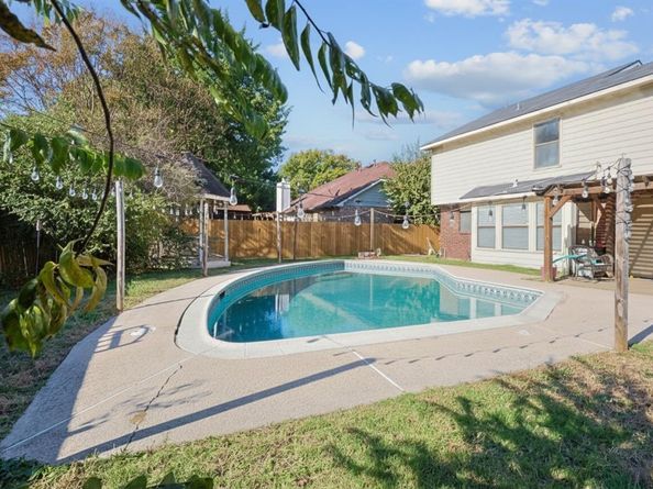 331  Hopewell Street , Grand Prairie Texas 75052