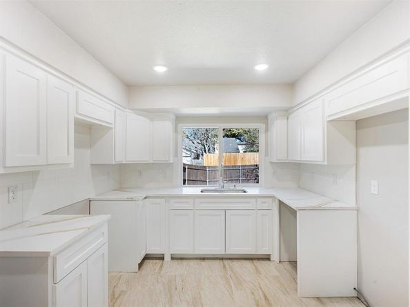 3029  Burning Tree Lane , Garland Texas 75042