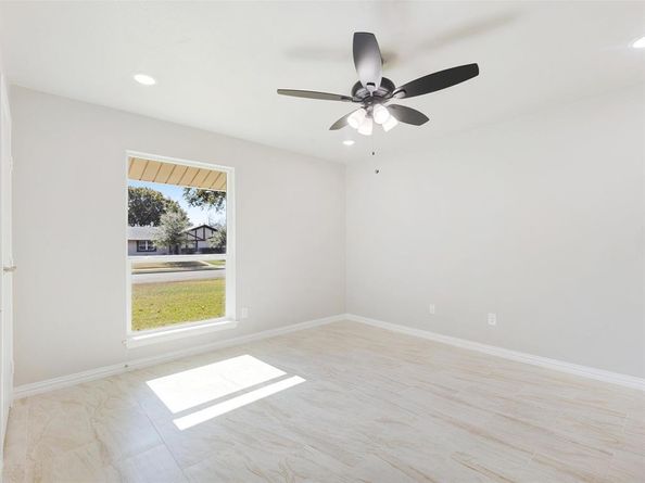 3029  Burning Tree Lane , Garland Texas 75042