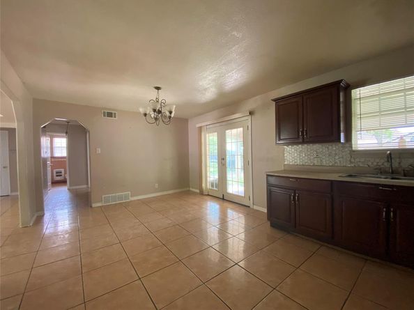 7810  Dugan Street , Dallas Texas 75217