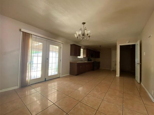 7810  Dugan Street , Dallas Texas 75217