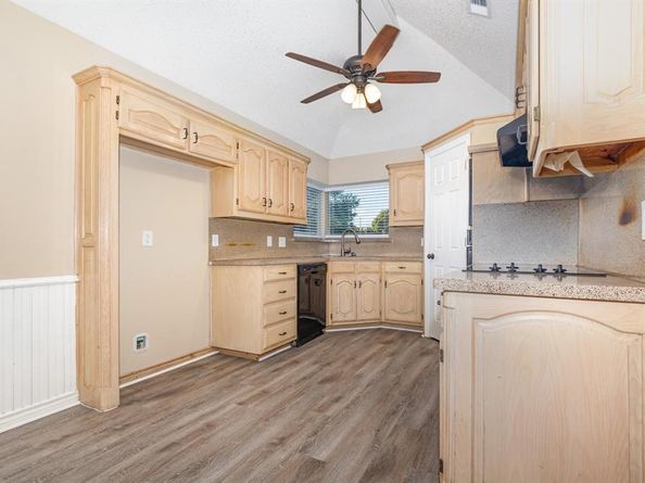 6315  Meadowmere Lane , Arlington Texas 76001