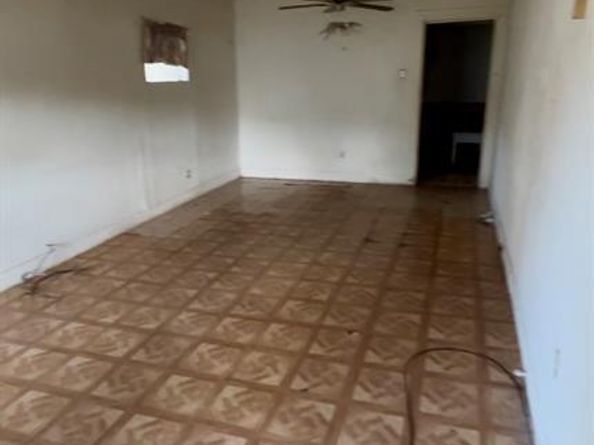 924  Sunnside Avenue , Cockrell Hill Texas 75211