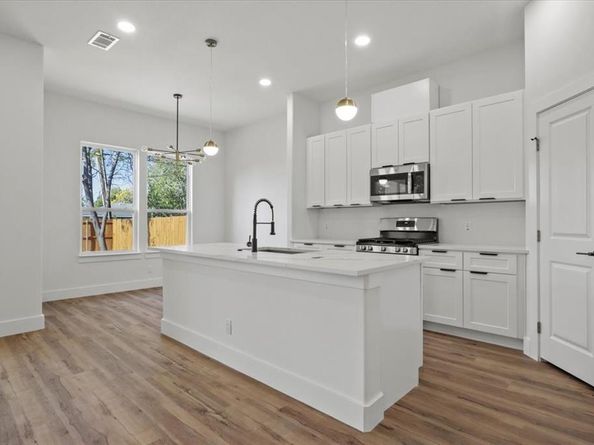 726  Pangburn  , Grand Prairie Texas 75051