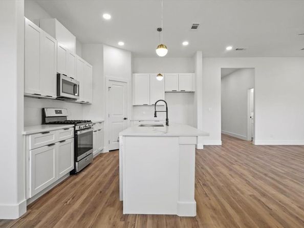 726  Pangburn  , Grand Prairie Texas 75051