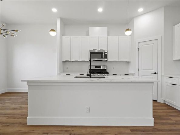 726  Pangburn  , Grand Prairie Texas 75051