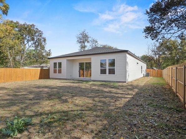 726  Pangburn  , Grand Prairie Texas 75051