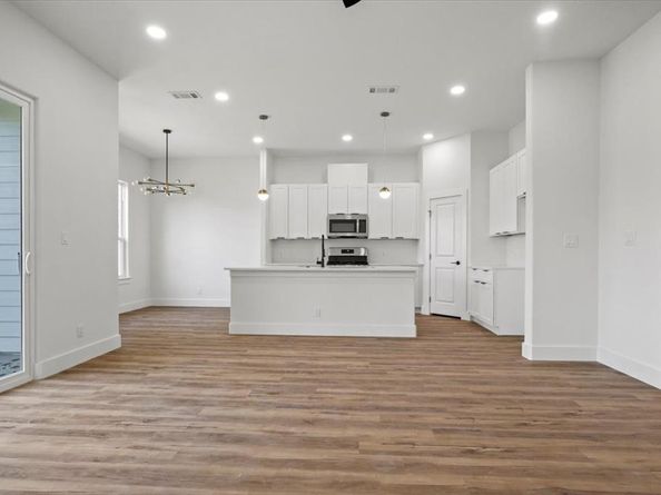 726  Pangburn  , Grand Prairie Texas 75051