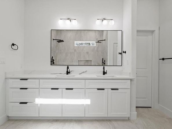 726  Pangburn  , Grand Prairie Texas 75051