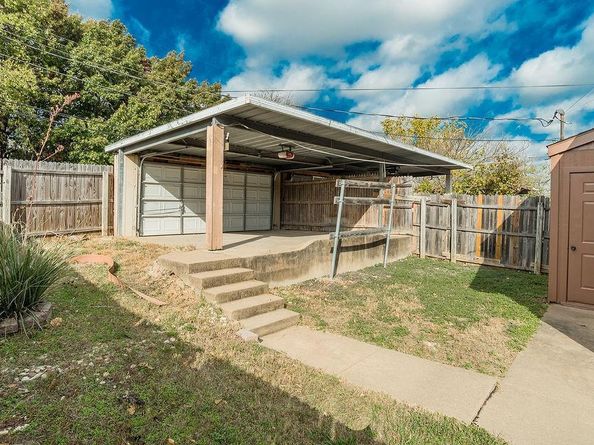 1437  Brook Meadow Circle , Lancaster Texas 75134