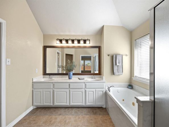 5633  Bandit Drive , Dallas Texas 75249