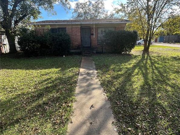 8204  Burroaks Drive , Dallas Texas 75217