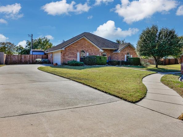 2200  High Meadow Drive , Denton Texas 76208