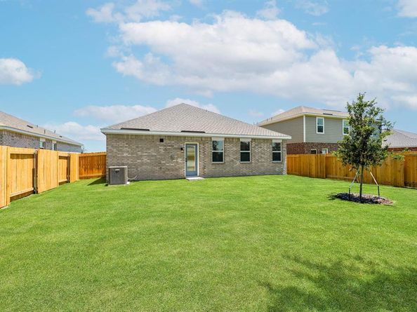 1016  Cedar Street , Hutchins Texas 75141