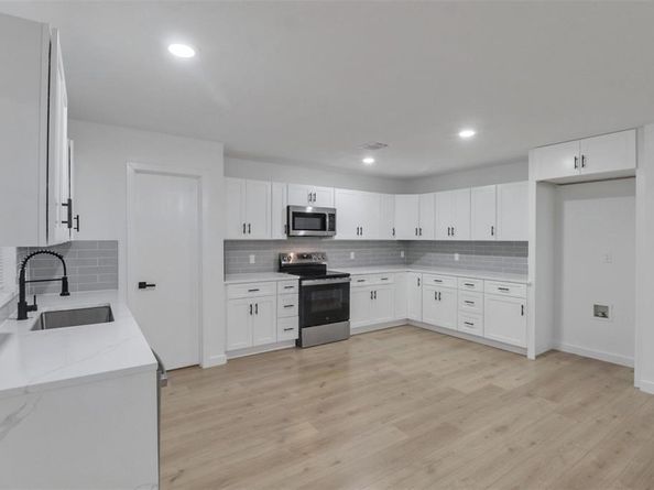 2924  Volturno Drive , Grand Prairie Texas 75052