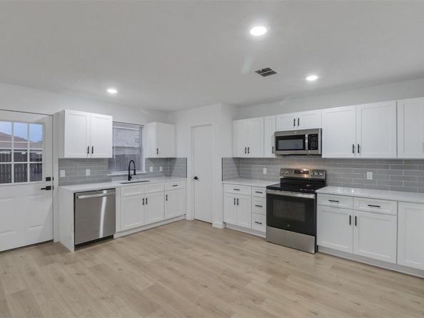 2924  Volturno Drive , Grand Prairie Texas 75052