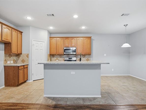 1425  Ravenwood Drive , Mansfield Texas 76063