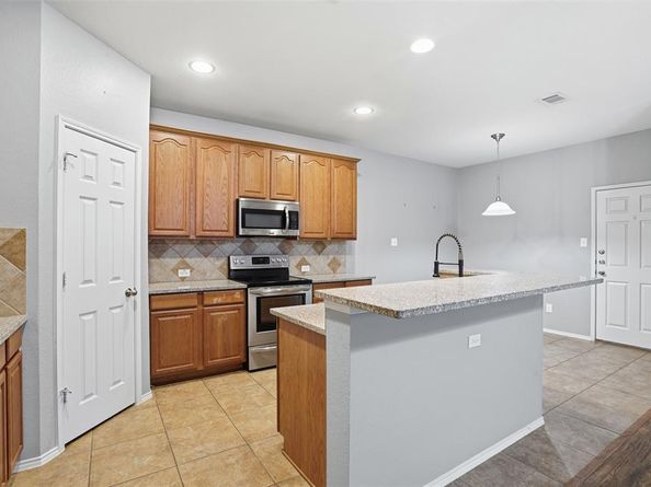 1425  Ravenwood Drive , Mansfield Texas 76063