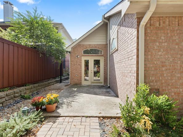 2219  Pecan Grove Court , Dallas Texas 75228