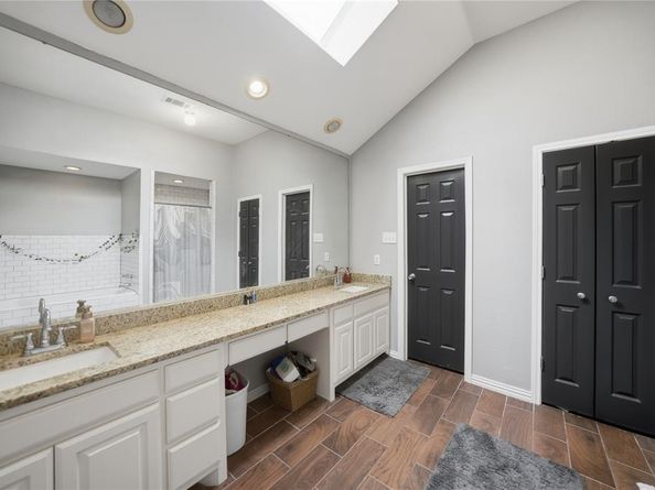 909  Aspen Drive , DeSoto Texas 75115