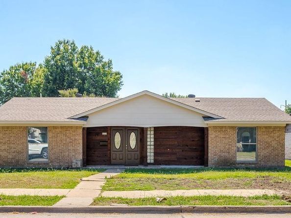 2414  Richland Drive , Garland Texas 75044
