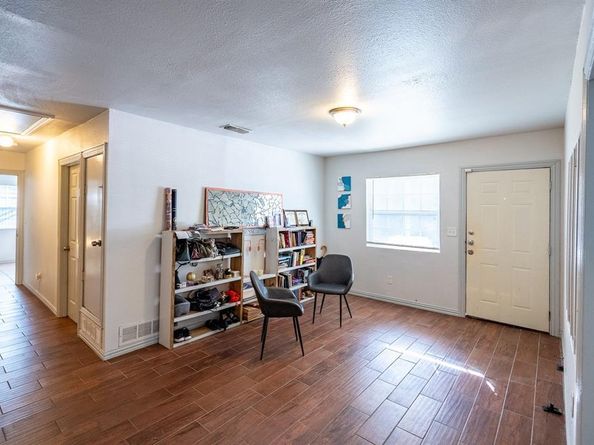 2831  Kilburn Avenue , Dallas Texas 75216