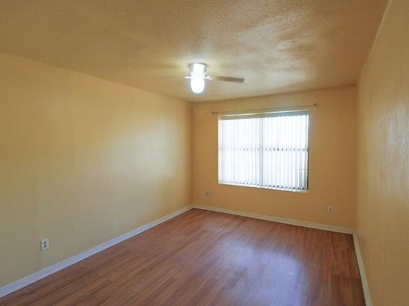 1521 W Springcrest Circle , Lancaster Texas 75134