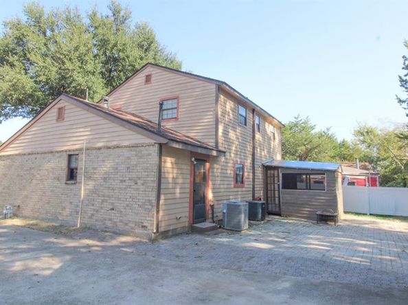 1521 W Springcrest Circle , Lancaster Texas 75134