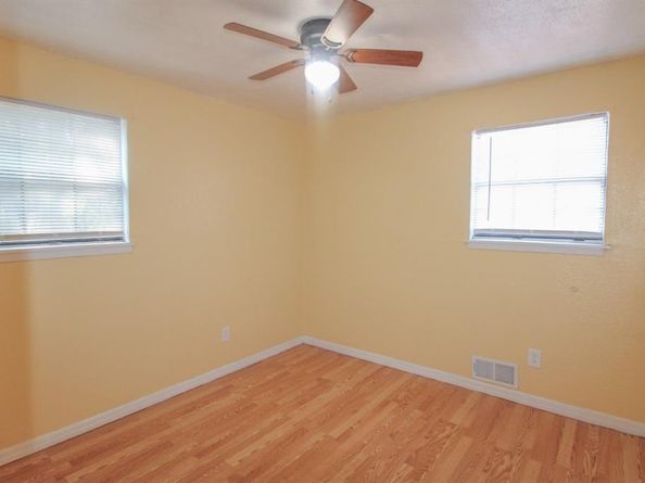 1521 W Springcrest Circle , Lancaster Texas 75134