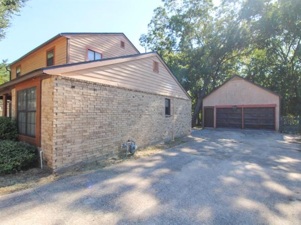 1521 W Springcrest Circle , Lancaster Texas 75134
