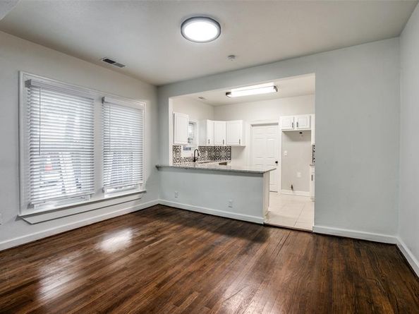 915  Annex Avenue , Dallas Texas 75204