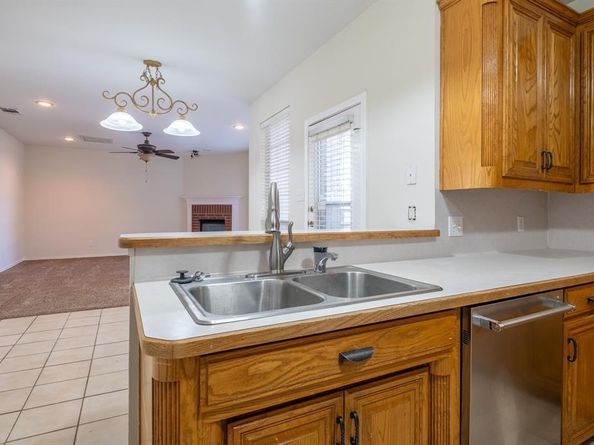 2305 S Branch Drive , Arlington Texas 76001