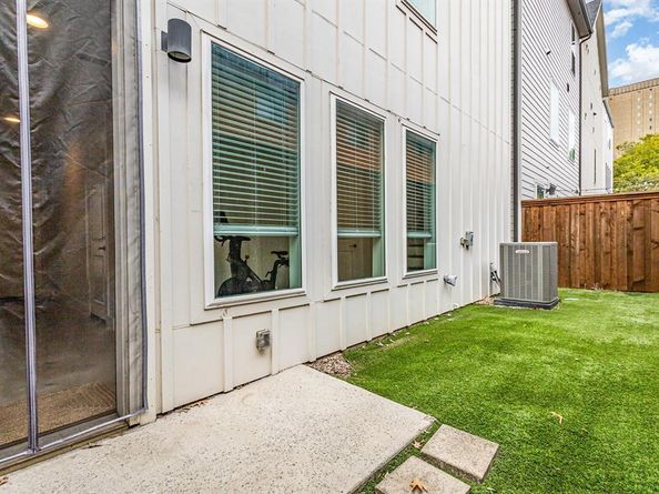 1120  Lavender Ridge , Dallas Texas 75204