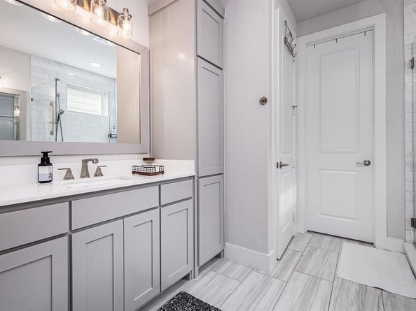 1120  Lavender Ridge , Dallas Texas 75204