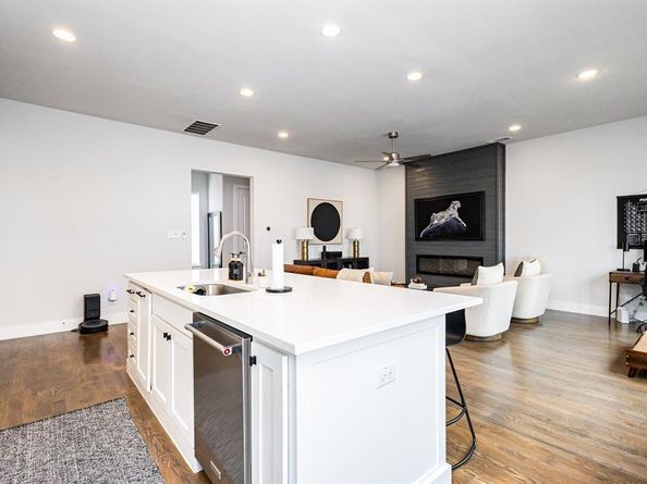 1120  Lavender Ridge , Dallas Texas 75204