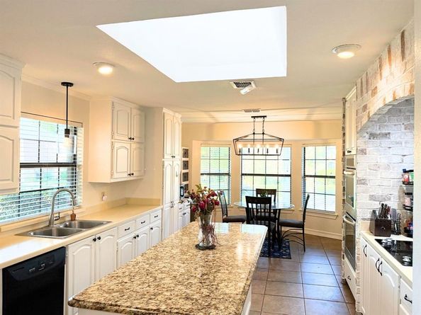 6004  Lakehurst Drive , Arlington Texas 76016