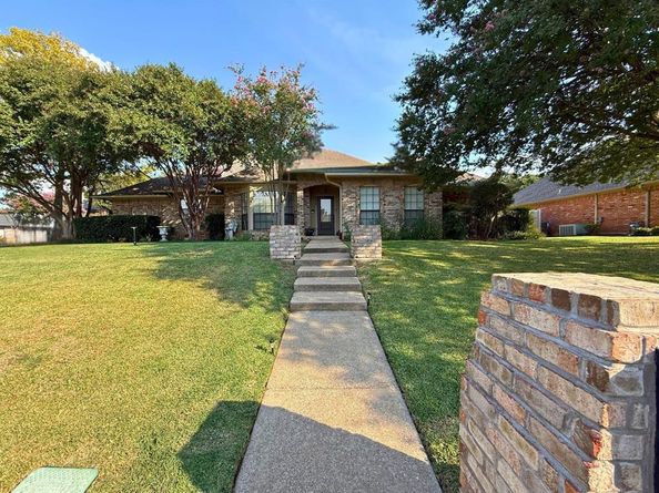 6004  Lakehurst Drive , Arlington Texas 76016