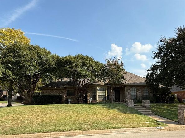 6004  Lakehurst Drive , Arlington Texas 76016