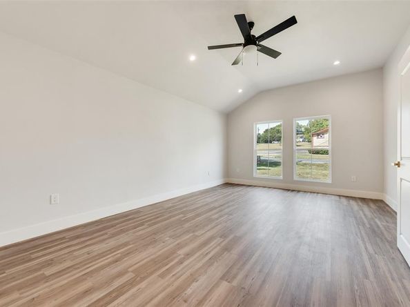 2418  Lyola Street , Dallas Texas 75241