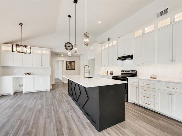 2418  Lyola Street , Dallas Texas 75241