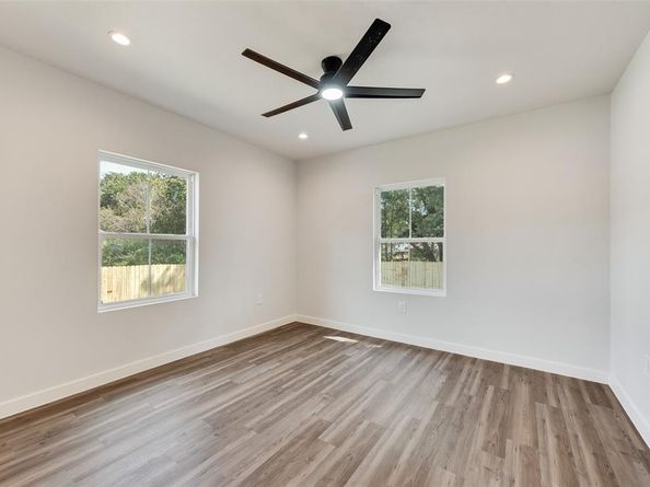 2418  Lyola Street , Dallas Texas 75241