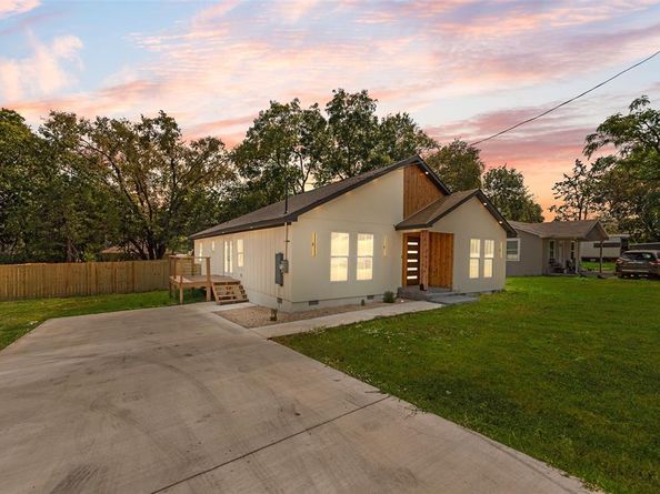 2418  Lyola Street , Dallas Texas 75241