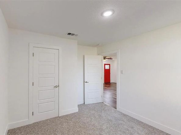 3907  Le May Avenue , Dallas Texas 75216