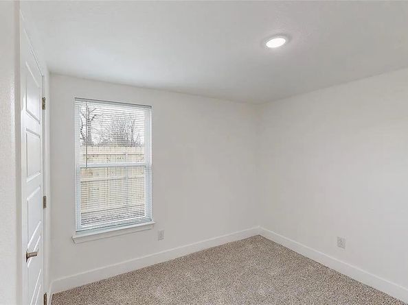 3907  Le May Avenue , Dallas Texas 75216